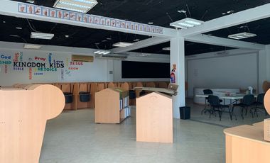 Terreno comercial, construido originalmente para escuela