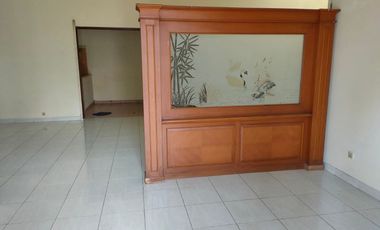 Disewakan Rumah Strategis Lokasi di Nginden Intan Barat, Surabaya