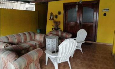 ALQUILER CASA LAS ACACIAS