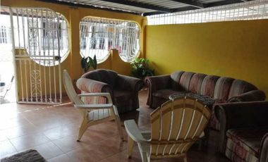 ALQUILER CASA LAS ACACIAS