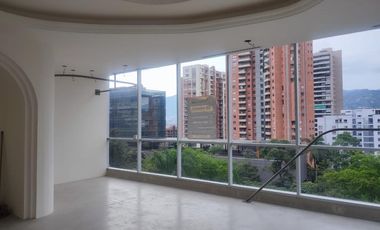 oficina en venta en el poblado, campestre. Cod V10820