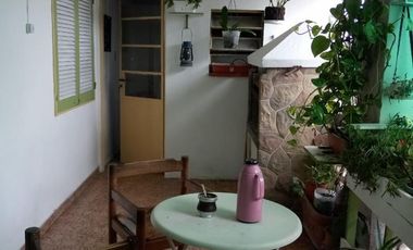 Amplio y luminoso ph  5 amb  en 1º piso. al frente con balcon. . V