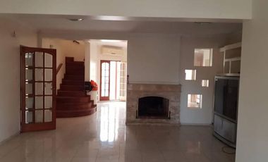 VENDO HERMOSA CASA, UBICACIÓN