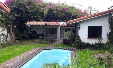Chalet 4 amb. con pileta y depto de 2 amb al fondo, ideal 2 familias