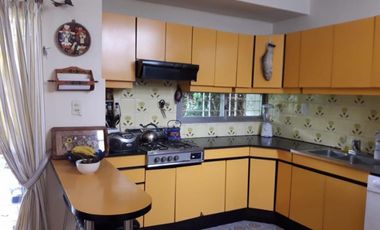 Chalet 4 amb. con pileta y depto de 2 amb al fondo, ideal 2 familias