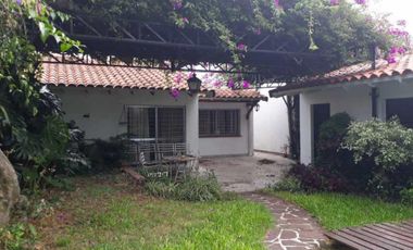 Chalet 4 amb. con pileta y depto de 2 amb al fondo, ideal 2 familias