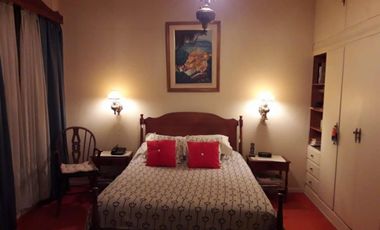 Chalet 4 amb. con pileta y depto de 2 amb al fondo, ideal 2 familias