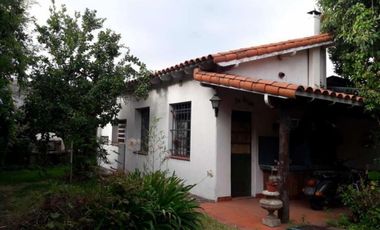 Chalet 4 amb. con pileta y depto de 2 amb al fondo, ideal 2 familias