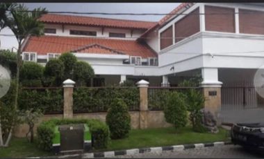 Rumah mewah ada pool di Kupang indah Surabaya