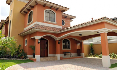 Se vende casa en Costa Sur, Ph El Doral