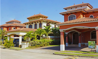 Se vende casa en Costa Sur, Ph El Doral