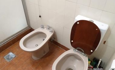 CASA 3 AMB C/COCHERA + 2 LOCALES COMERCIALES