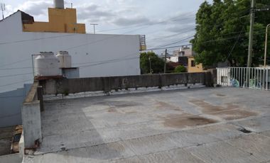 CASA 3 AMB C/COCHERA + 2 LOCALES COMERCIALES