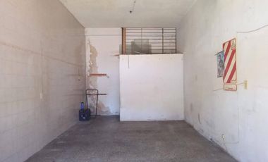 CASA 3 AMB C/COCHERA + 2 LOCALES COMERCIALES