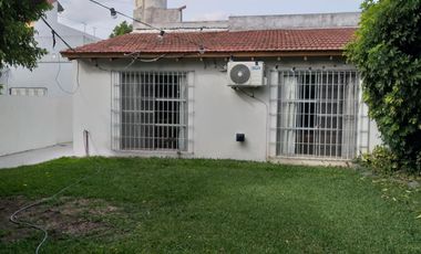 CASA 3 AMB C/COCHERA + 2 LOCALES COMERCIALES