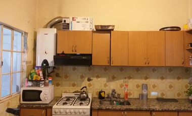 CASA 3 AMB C/COCHERA + 2 LOCALES COMERCIALES