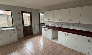 CASA Y LOCAL COMERCIAL EN VENTA FRENTE PLAZA MULCHÉN