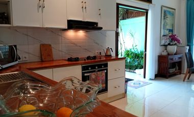 The Ultimate Family Retreat: Homey 6 Bedroom Freehold Villa Near Saba Beach!