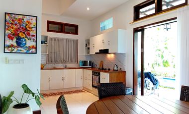 The Ultimate Family Retreat: Homey 6 Bedroom Freehold Villa Near Saba Beach!