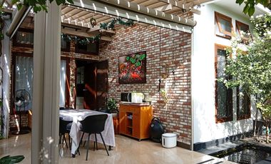 The Ultimate Family Retreat: Homey 6 Bedroom Freehold Villa Near Saba Beach!