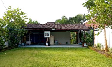 The Ultimate Family Retreat: Homey 6 Bedroom Freehold Villa Near Saba Beach!