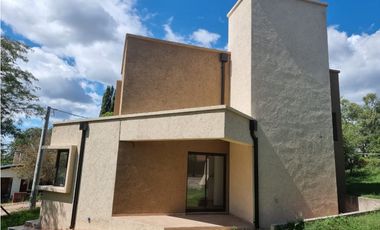 IMPERDIBLE, HERMOSA CASA  A ESTRENAR EN TANTI  A LA VENTA