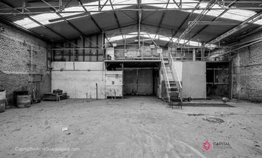 Bodega en zona industrial en Venta