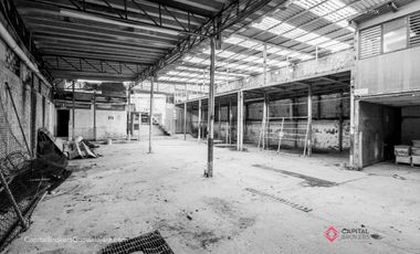 Bodega en zona industrial en Venta