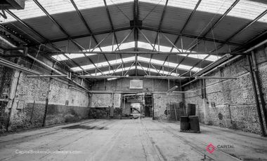 Bodega en zona industrial en Venta
