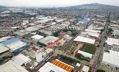 Bodega en zona industrial en Venta