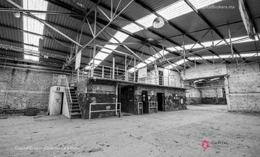 Bodega en zona industrial en Venta