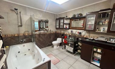 Se Vende Casa Recoleta, cercano a Regimiento Buin