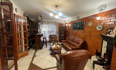 Se Vende Casa Recoleta, cercano a Regimiento Buin