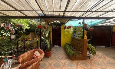 Se Vende Casa Recoleta, cercano a Regimiento Buin