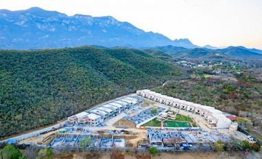 Casas en Venta de 439 m2 de C  y 326m2 de T en  Santiago, NL