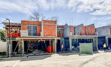 Casas en Venta de 439 m2 de C  y 326m2 de T en  Santiago, NL