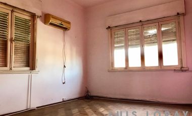 Propiedad ubicada a 200 metros de la Avenida T. Espora.