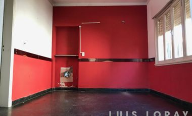 Propiedad ubicada a 200 metros de la Avenida T. Espora.