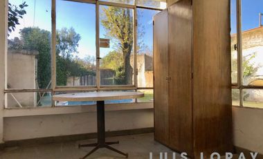 Propiedad ubicada a 200 metros de la Avenida T. Espora.