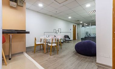 Espaciosa y Cómoda oficina en venta en Barrio El Golf