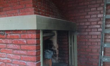 MUY BUENA CASA  4 AMB. EN ESQUINA, COCHERA, JARDIN, PATIO, GALERIA, GALPON, TERRAZA, EXCELENTE ESTADO Y UBICACION