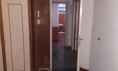 MUY BUENA CASA  4 AMB. EN ESQUINA, COCHERA, JARDIN, PATIO, GALERIA, GALPON, TERRAZA, EXCELENTE ESTADO Y UBICACION