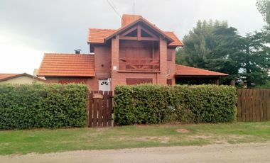 Se vende Excelente casa con 3 dormitorios, Nuevo Merlo