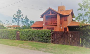 Se vende Excelente casa con 3 dormitorios, Nuevo Merlo