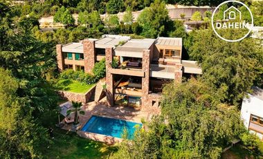 Comisión rebajada! Lujosa casa de 6D y 4B Golf de Manquehue