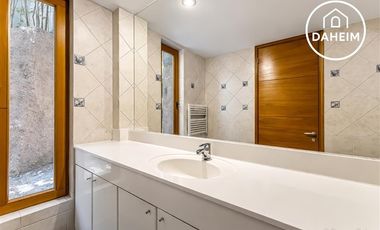 Comisión rebajada! Lujosa casa de 6D y 4B Golf de Manquehue