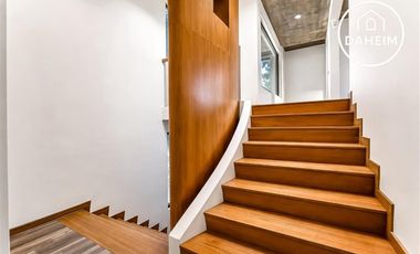 Comisión rebajada! Lujosa casa de 6D y 4B Golf de Manquehue