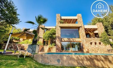 Comisión rebajada! Lujosa casa de 6D y 4B Golf de Manquehue