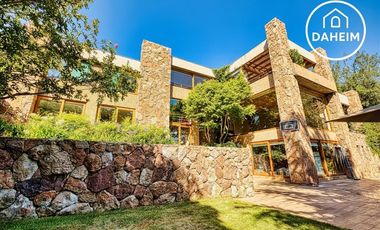 Comisión rebajada! Lujosa casa de 6D y 4B Golf de Manquehue