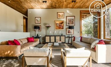 Comisión rebajada! Lujosa casa de 6D y 4B Golf de Manquehue